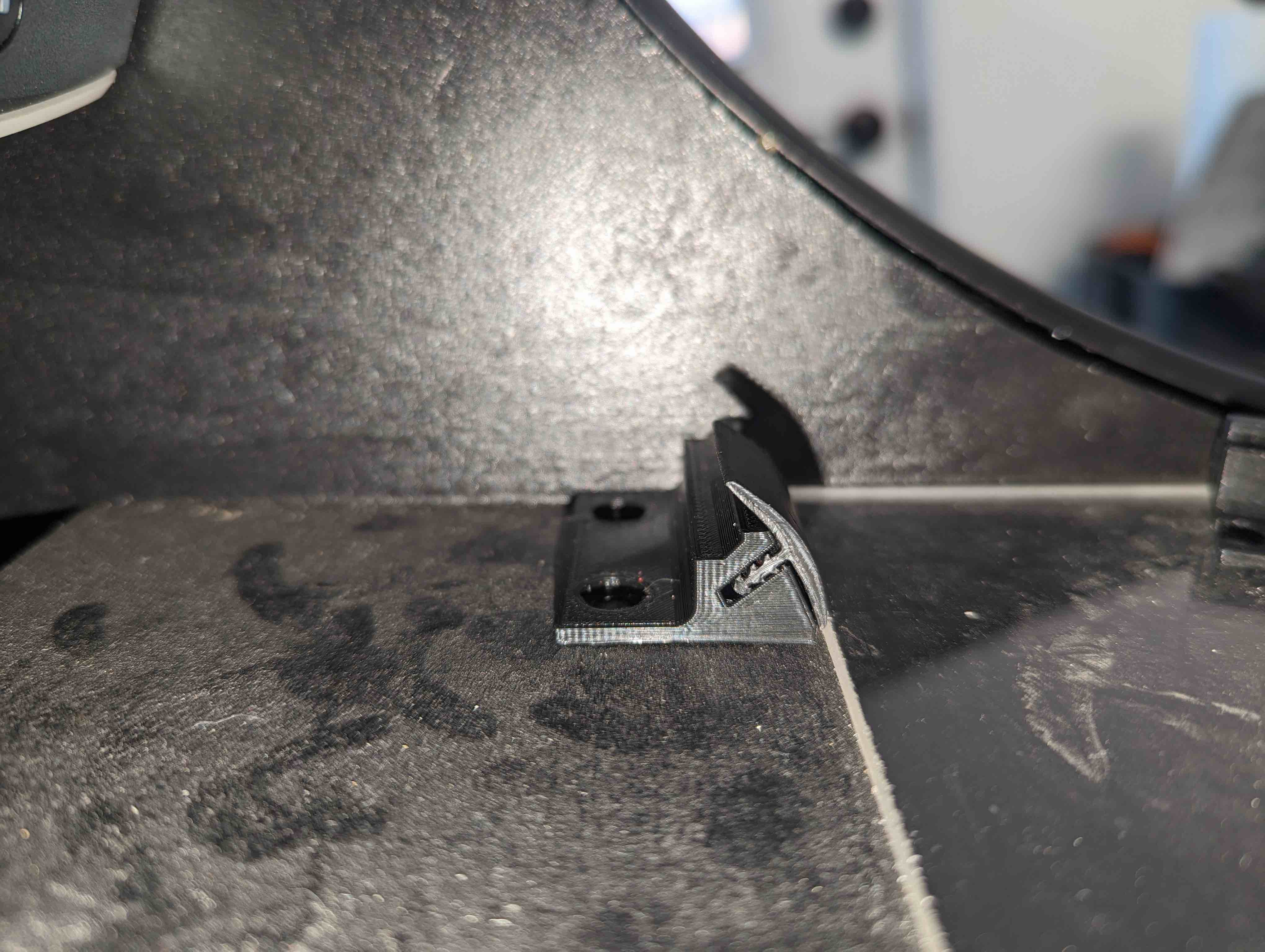 Bracket for screen seam